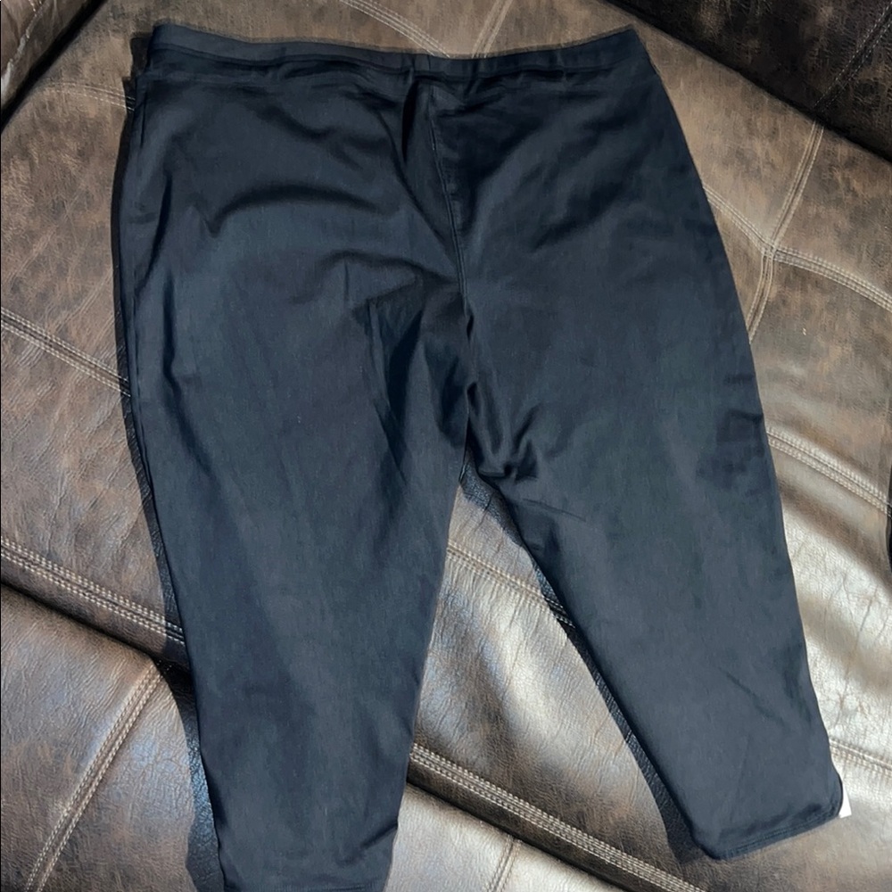 GAP Body Black Capris - Picture 4 of 7